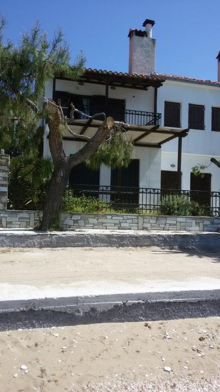 Вилла Stelios Seaside House Лефокастро Экстерьер фото