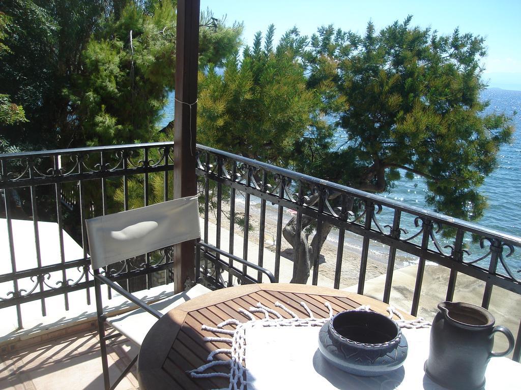Вилла Stelios Seaside House Лефокастро Экстерьер фото